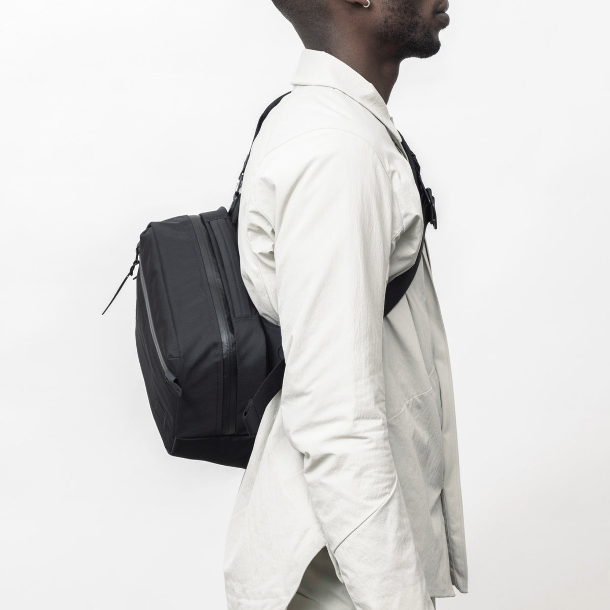 Black Ember Grip Sling 9L - Jet Black