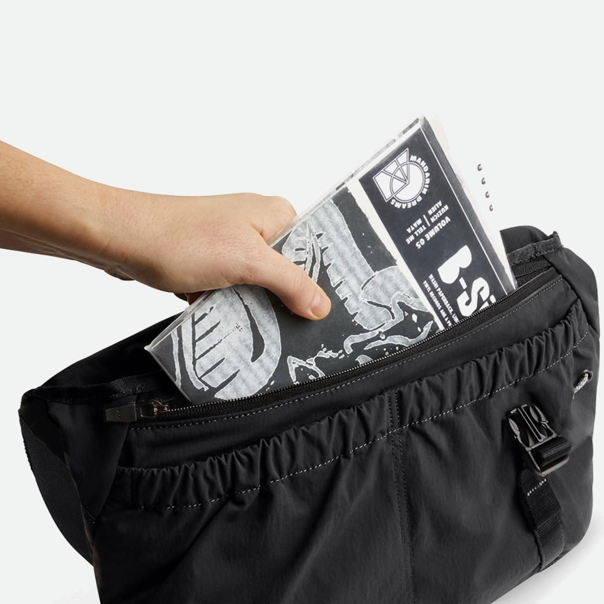 Bellroy Cinch Messenger - 12L - Black (Leather Free)