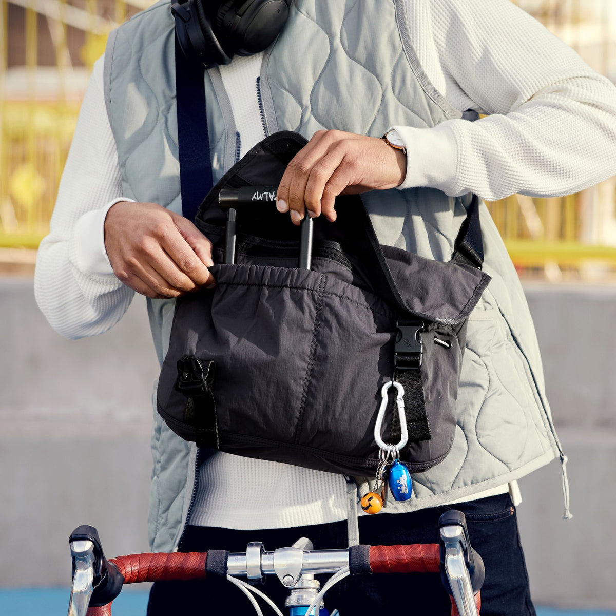 Bellroy Cinch Messenger - 12L - Lifestyle