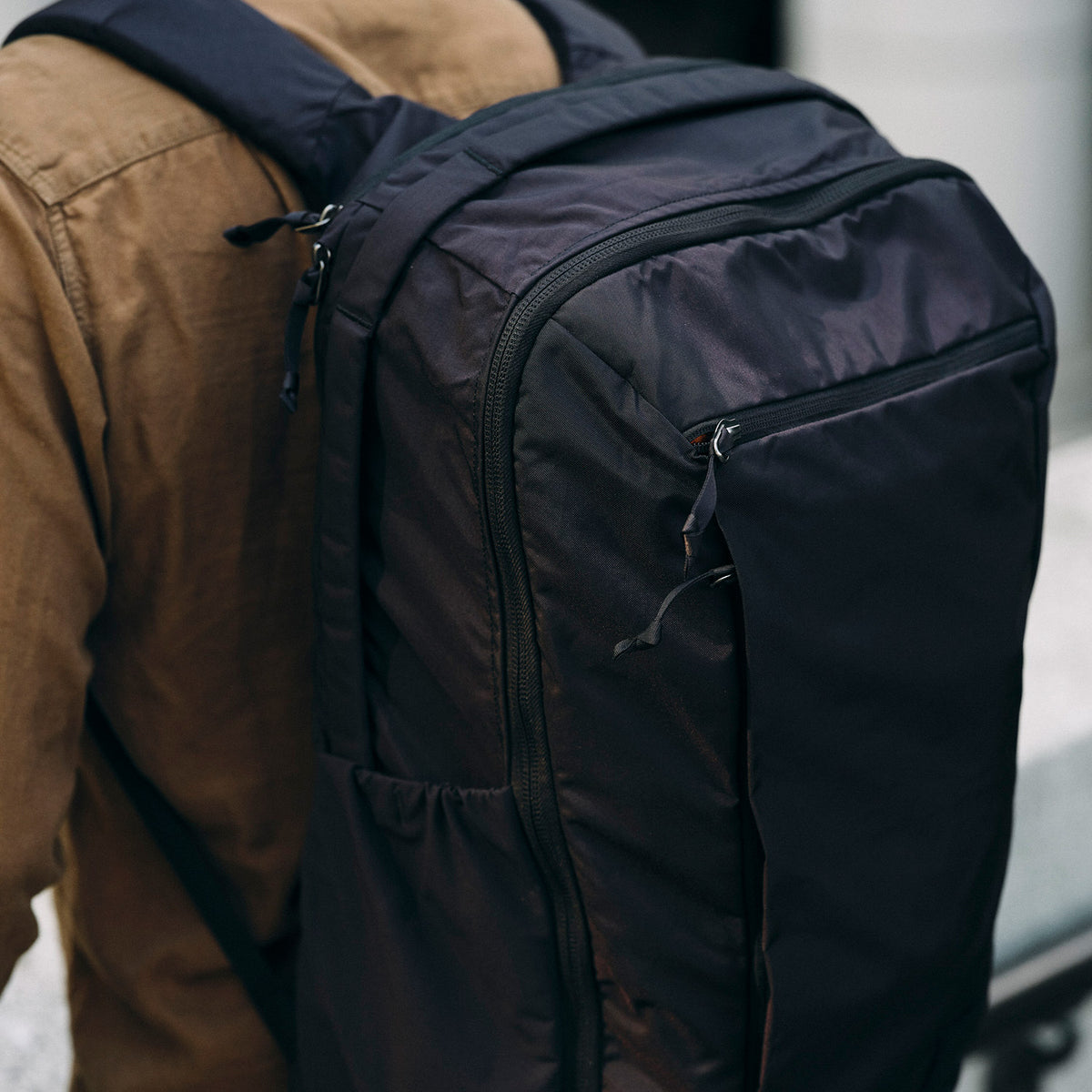 Evergoods Civic Travel Bag 35L Solution Dyed Black livsstilsbillede