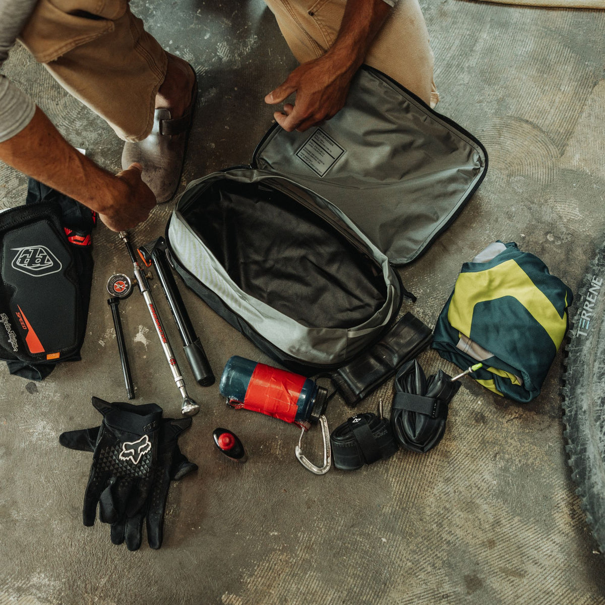 Evergoods Transit Packing Cube 10L - Black - Lifestyle