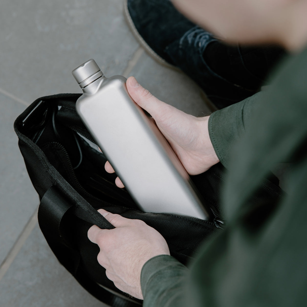 Slim Stainless Steel memobottle - Satin - Lifestyle image