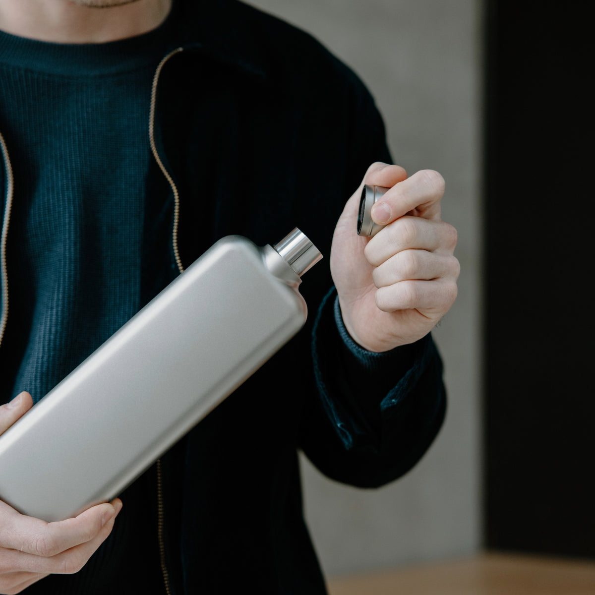 Slim Stainless Steel memobottle - Satin - Lifestyle image