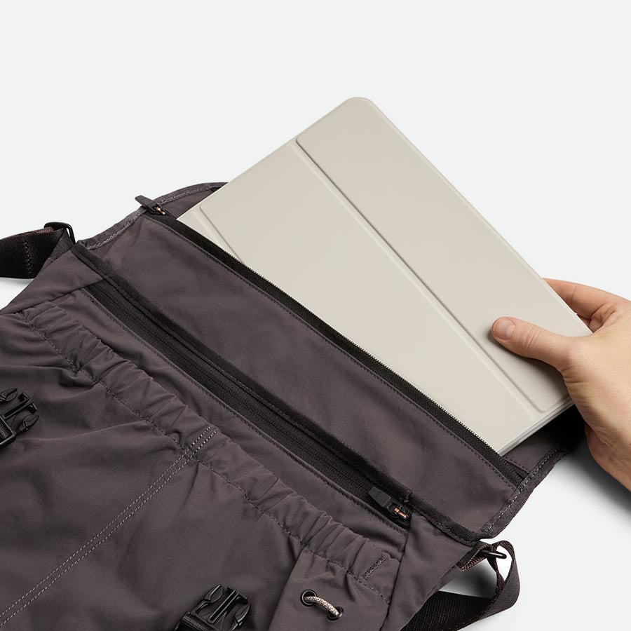 Bellroy Cinch Messenger - 12L - Charcoal