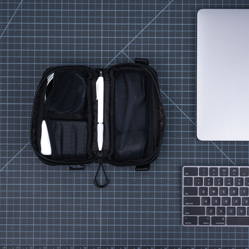 Wandrd Tech Bag Small flatlay