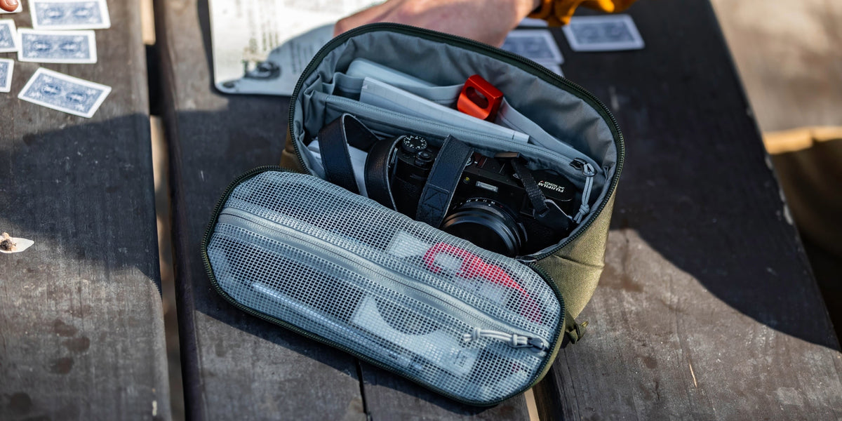 Pouches & organizers til organisering af tech accessories og andre essentials - små tasker til rejse- og hverdagsbrug