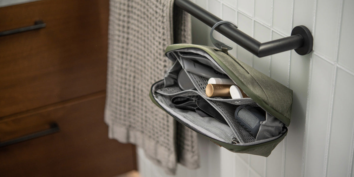 Shop toilettasker fra de bedste mærker hos Packsmart | Vandtætte og lækagesikre toilettasker til rejsen