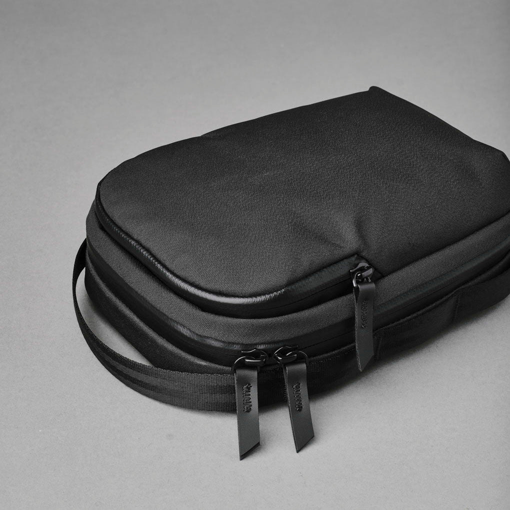 Alpaka Gear Metro Sling V2 Black Axoflux