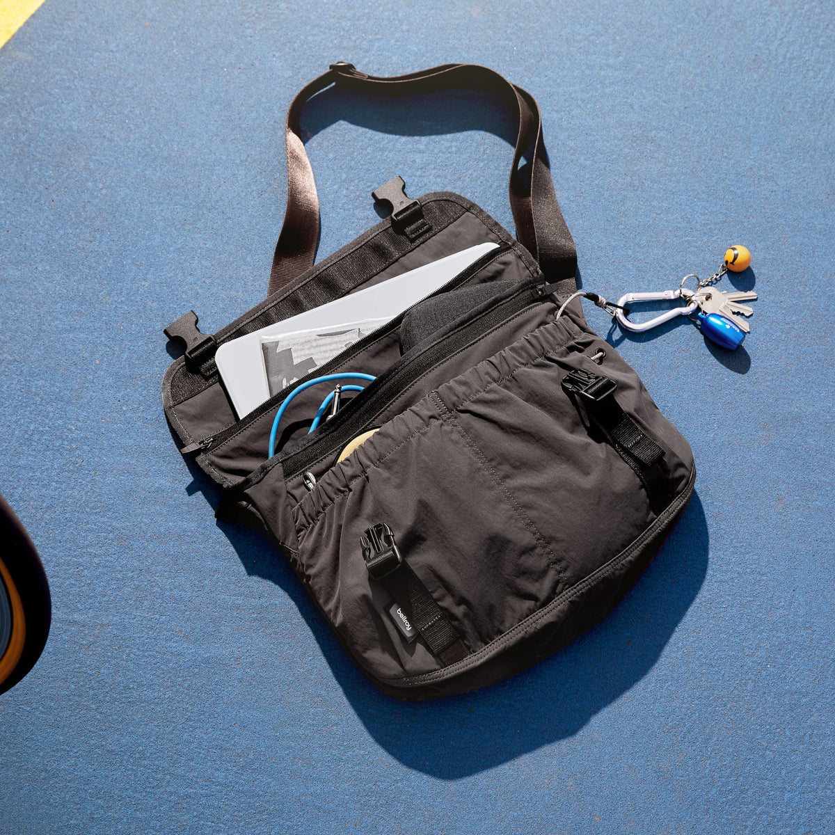 Bellroy Cinch Messenger - 12L - Lifestyle
