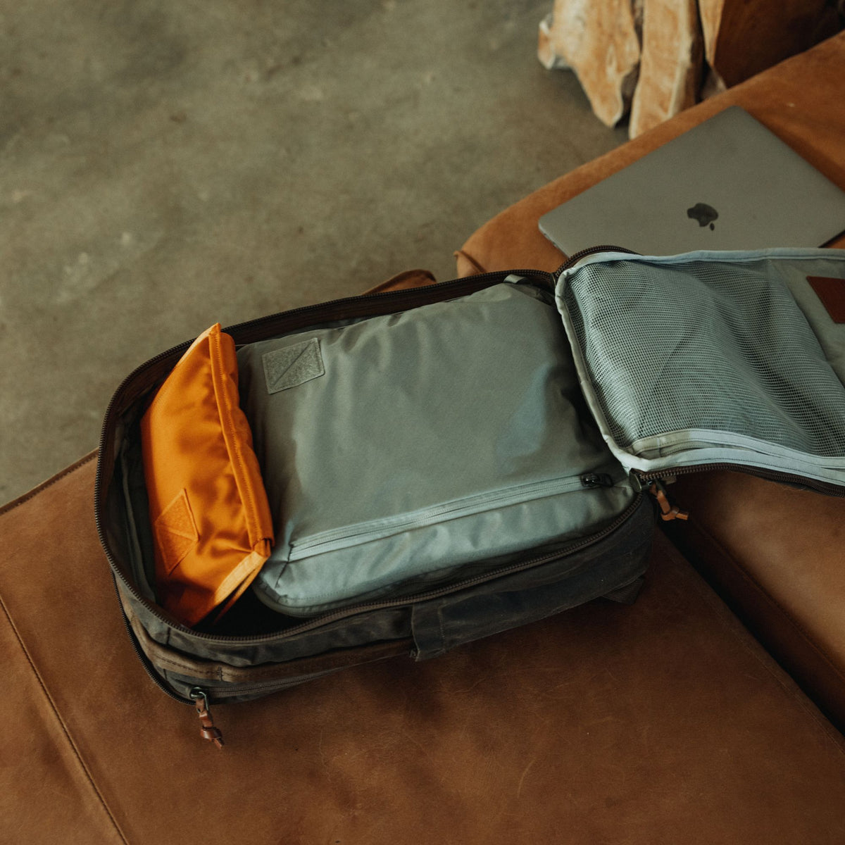 Evergoods Transit Packing Cube 10L - Standard Gray - Lifestyle