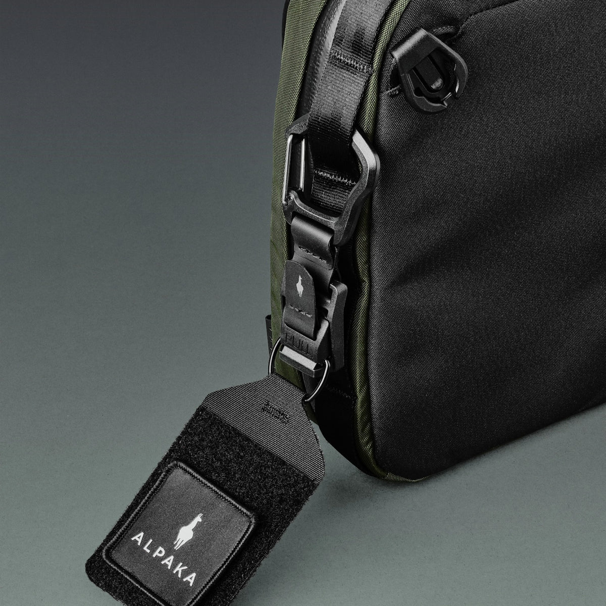 Alpaka HUB Carabiner (L)