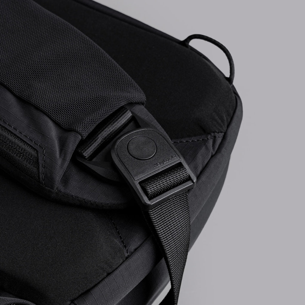 Alpaka Metro Crossbody - Left Shoulder - Black Axoflux