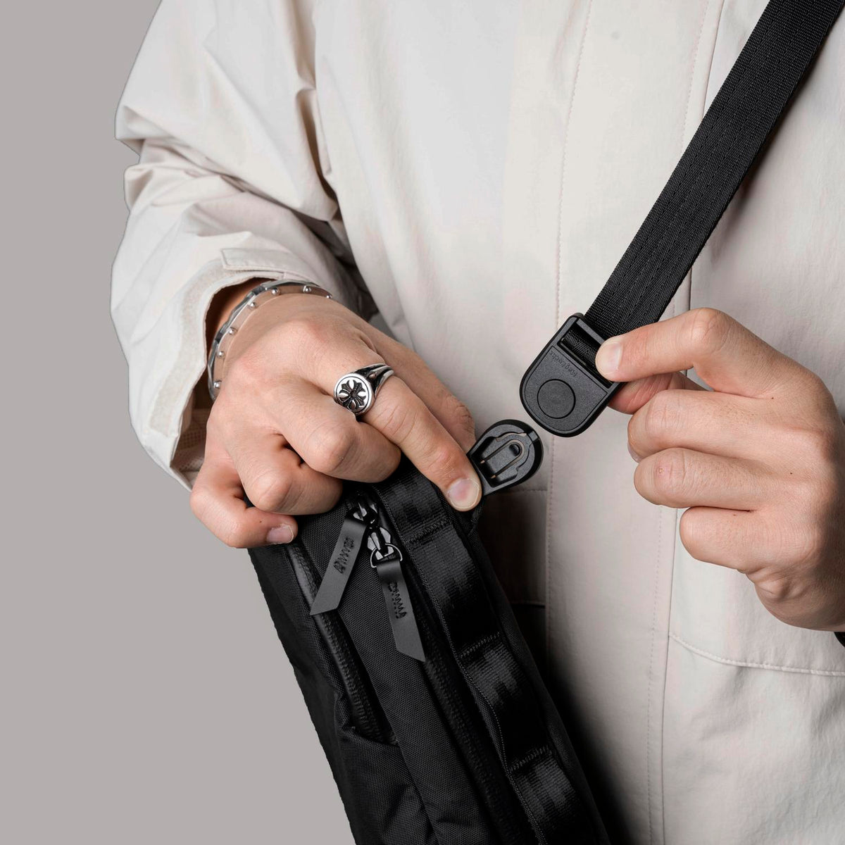 Alpaka Metro Sling Max - X-Pac® VX42 Black