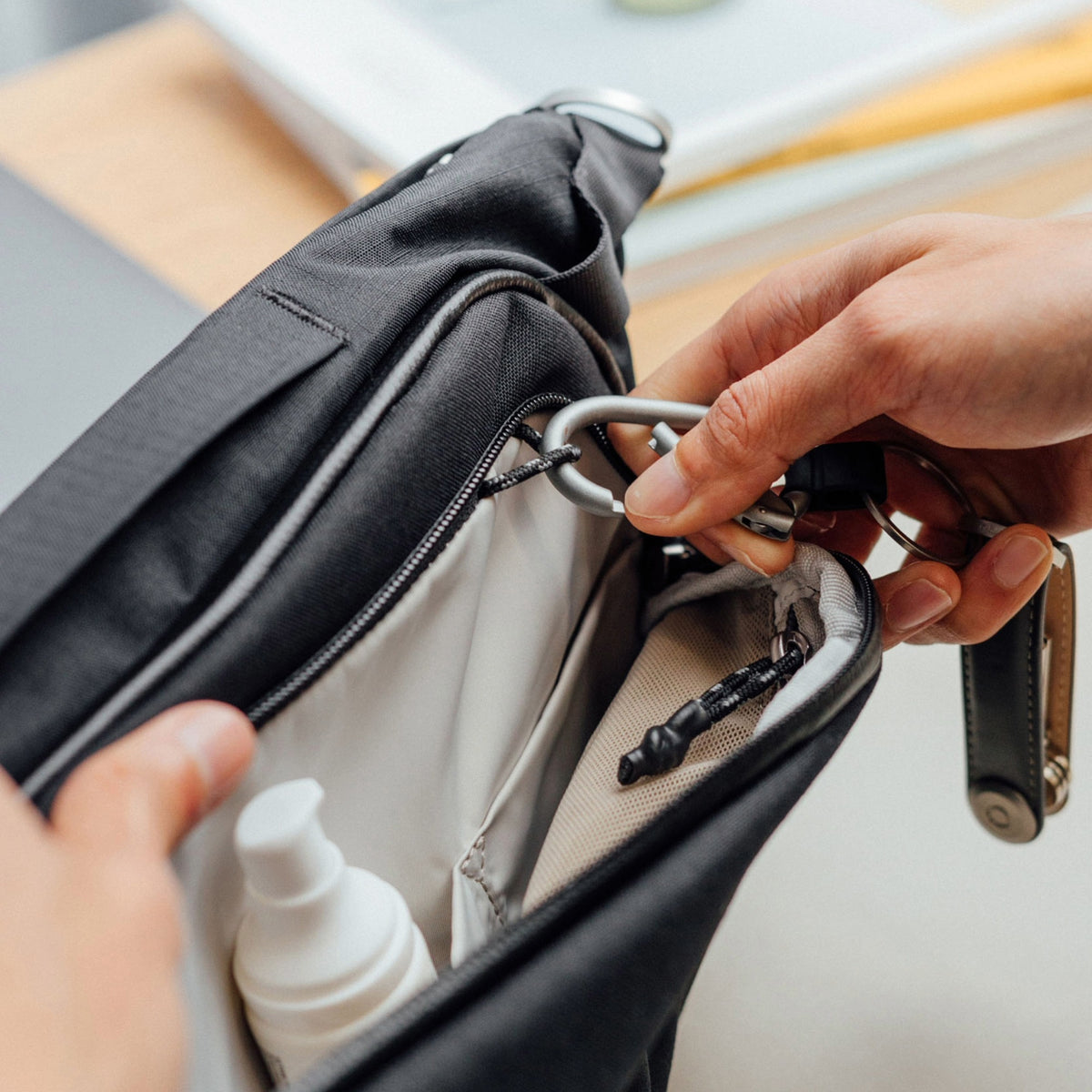Orbitkey Urban Sling Plus (6L) - Black