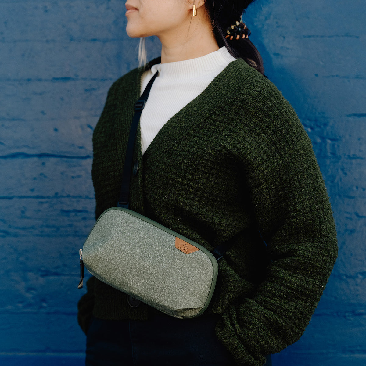 Peak Design Small Tech Pouch Sage livsstilsbillede