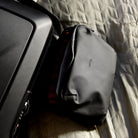 Bellroy Venture Travel Crossbody Jet Black (Leather Free) livsstilsbillede