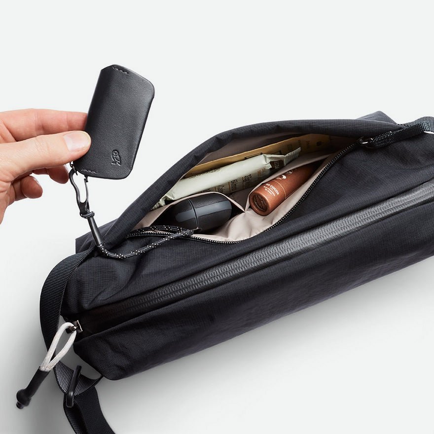 Bellroy Lite Sling Black (Leather Free) key clip